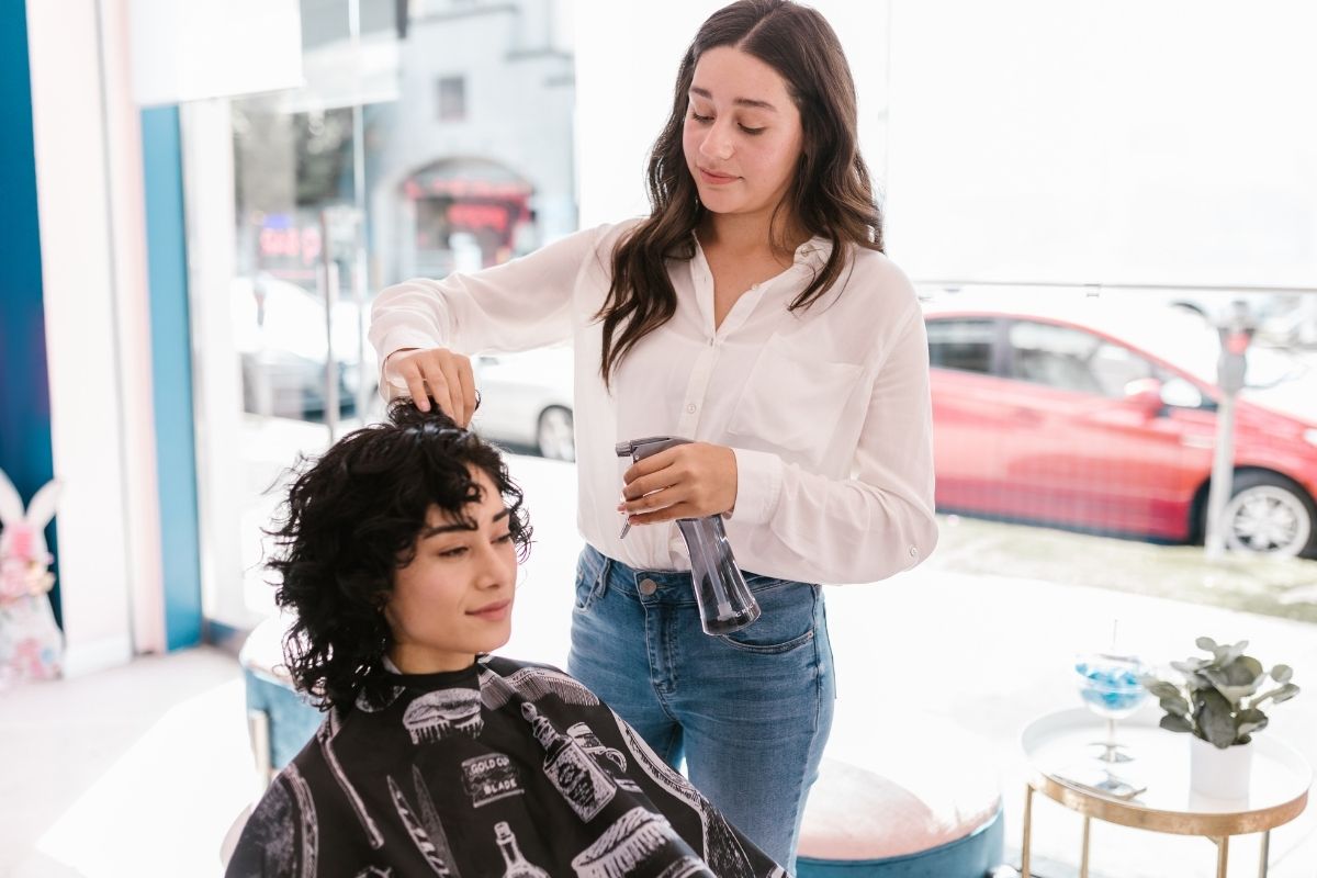 Outils professionnels d’un coiffeur indépendant