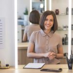 découvrez les conditions légales pour ouvrir un salon de coiffure sans diplôme en france. guide complet pour bien démarrer votre commerce en toute légalité.